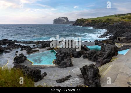 Piscine all'aperto a Castelo Branco, Isola di Faial, Azzorre, Portogallo. Foto Stock