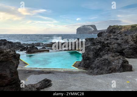 Piscine all'aperto a Castelo Branco, Isola di Faial, Azzorre, Portogallo. Foto Stock