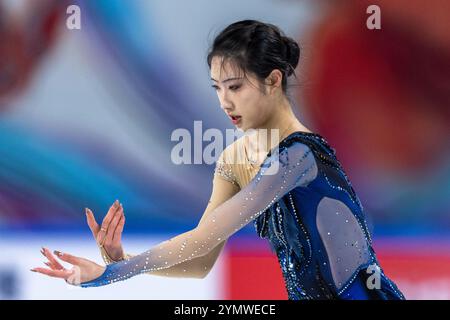 Chongqing. 23 novembre 2024. Chen Hongyi della Cina si esibisce durante il libero pattinaggio femminile alla Cup of China ISU Grand Prix of Figure Skating 2024 nel comune di Chongqing del sud-ovest della Cina, 23 novembre 2024. Crediti: Huang Wei/Xinhua/Alamy Live News Foto Stock