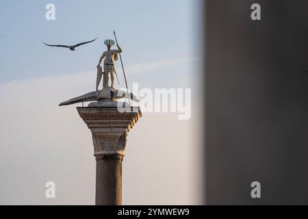 La Statua di San Teodoro, Piazza San Marco, Venezia, Veneto, Italia 04.01.2024 Foto Stock