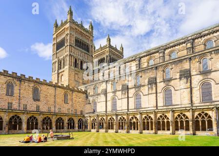 Torri della cattedrale di Durham dai chiostri della cattedrale di Durham Contea di Durham Inghilterra Regno Unito Europa Foto Stock