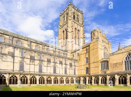 Torri della cattedrale di Durham dai chiostri della cattedrale di Durham Contea di Durham Inghilterra Regno Unito Europa Foto Stock