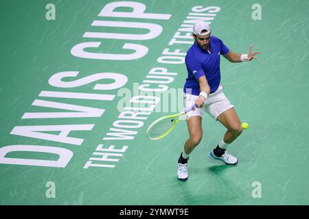 Malaga, Spagna. 23 novembre 2024. MALAGA, SPAGNA - 23 NOVEMBRE: Matteo Berrettini del Team Italia torna un pallone nel suo singolo match contro Thanasi Kokkinakis del Team Australia nella semifinale tra Italia e Australia durante le finali di Coppa Davis al Palacio de Deportes Jose Maria Martin Carpena il 23 novembre 2024 a Malaga, Spagna. (Foto di Francisco Macia/Photo Players Images/Magara Press) crediti: Magara Press SL/Alamy Live News Foto Stock