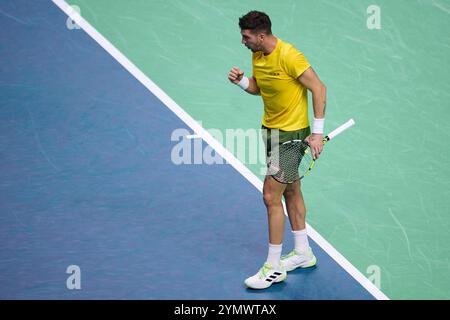 Malaga, Spagna. 23 novembre 2024. MALAGA, SPAGNA - 23 NOVEMBRE: Thanasi Kokkinakis del Team Australia celebra un punto nella sua singola partita contro Matteo Berrettini del Team Italia nel pareggio di semifinale tra Italia e Australia durante le finali di Coppa Davis al Palacio de Deportes Jose Maria Martin Carpena il 23 novembre 2024 a Malaga, Spagna. (Foto di Francisco Macia/Photo Players Images/Magara Press) crediti: Magara Press SL/Alamy Live News Foto Stock