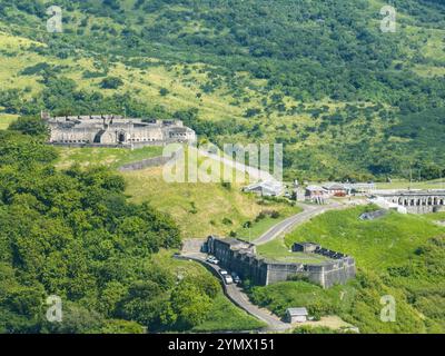 Vista aerea della fortezza militare britannica di Brimstone Hill Fort con capitani, bastioni e cannoni a St Kitts e Nevis Foto Stock