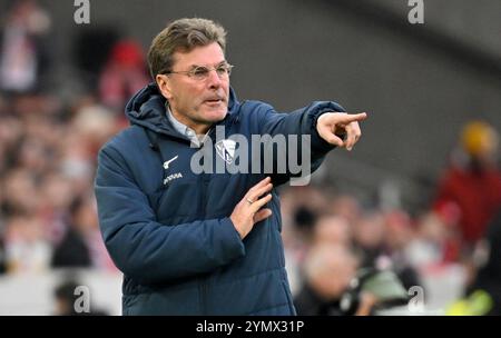 Stoccarda, Germania. 23 novembre 2024. Allenatore Dieter Hecking VfL Bochum BOC Gestik Geste VfB Stuttgart vs VfL Bochum BOC 23.11.2024 LE NORMATIVE DFL VIETANO QUALSIASI USO DI FOTOGRAFIE COME SEQUENZE DI IMMAGINI E/O QUASI-VIDEO/dpa/Alamy Live News Foto Stock