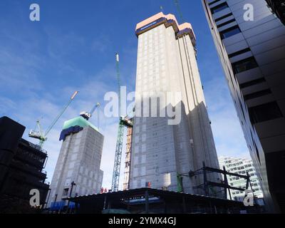 Lavori di costruzione e gru al 2 Finsbury Avenue, Broadgate, un complesso di uffici di 38 piani nella City di Londra, Regno Unito Foto Stock