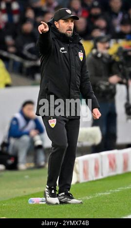 Stoccarda, Germania. 23 novembre 2024. L'allenatore Sebastian Hoeness VfB Stuttgart Gestik Geste VfB Stuttgart vs VfL Bochum BOC 23.11.2024 LE NORMATIVE DFL VIETANO L'USO DI FOTOGRAFIE COME SEQUENZE DI IMMAGINI E/O QUASI-VIDEO/dpa/Alamy Live News Foto Stock