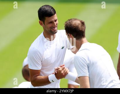 Foto del file datata 29/06/23 di Novak Djokovic e Andy Murray. Andy Murray farà da coach a Novak Djokovic durante l'imminente Australian Open, il tre volte vincitore del grande Slam recentemente ritirato ha annunciato. Data di pubblicazione: Sabato 23 novembre 2024. Foto Stock