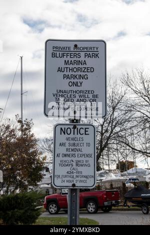 Segnale di parcheggio autorizzato al Bluffer's Park Marina su Brimley Road South a Scarborough, Toronto, Ontario, Canada Foto Stock