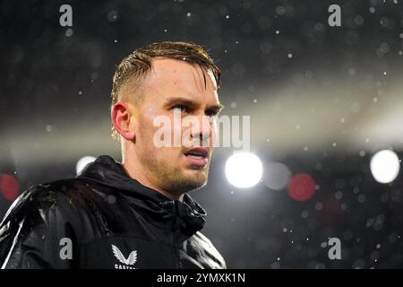 Rotterdam, Paesi Bassi. 23 novembre 2024. Rotterdam - portiere del Feyenoord Timon Wellenreuther durante il tredicesimo turno della stagione Eredivisie 2024/2025. La partita è ambientata tra il Feyenoord e lo sc Heerenveen allo Stadion Feijenoord De Kuip il 23 novembre 2024 a Rotterdam, nei Paesi Bassi. Credito: Foto Box to Box/Alamy Live News Foto Stock