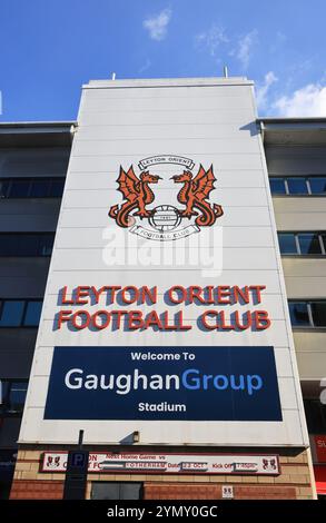 Brisbane Road, stadio del Leyton Orient Football Club, una squadra di calcio professionistica di Leyton, Waltham Forest, ne Londra, Regno Unito Foto Stock