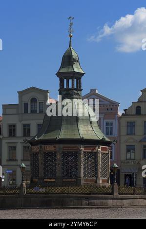 Wismar Waterworks, costruito tra il 1579 e il 1602, in stile rinascimentale olandese, Market Square, Wismar, Meclemburgo-Pomerania occidentale, Germania, Europa Foto Stock