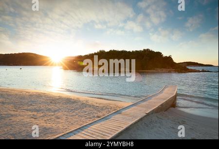 Spiaggia nella città di Ksamil, Albania Foto Stock