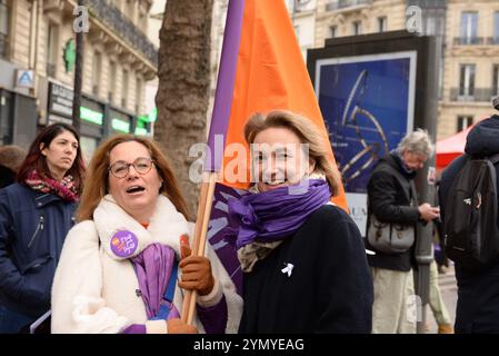 Les femmes sont descendues dans la rue à Paris pour demander Plus de Justice et de soutien aux femmes victime de Violences Foto Stock