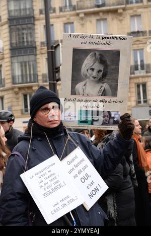 Les femmes sont descendues dans la rue à Paris pour demander Plus de Justice et de soutien aux femmes victime de Violences Foto Stock