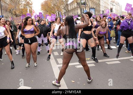 Les femmes sont descendues dans la rue à Paris pour demander Plus de Justice et de soutien aux femmes victime de Violences Foto Stock