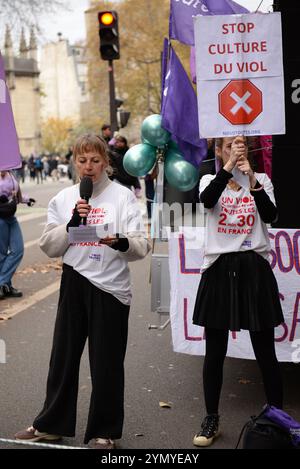 Les femmes sont descendues dans la rue à Paris pour demander Plus de Justice et de soutien aux femmes victime de Violences Foto Stock