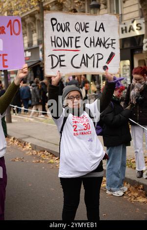 Les femmes sont descendues dans la rue à Paris pour demander Plus de Justice et de soutien aux femmes victime de Violences Foto Stock