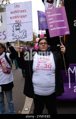 Les femmes sont descendues dans la rue à Paris pour demander Plus de Justice et de soutien aux femmes victime de Violences Foto Stock