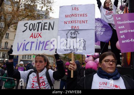 Les femmes sont descendues dans la rue à Paris pour demander Plus de Justice et de soutien aux femmes victime de Violences Foto Stock