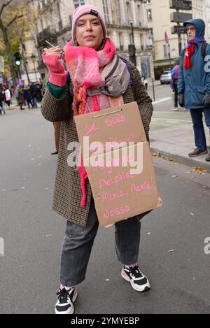 Les femmes sont descendues dans la rue à Paris pour demander Plus de Justice et de soutien aux femmes victime de Violences Foto Stock