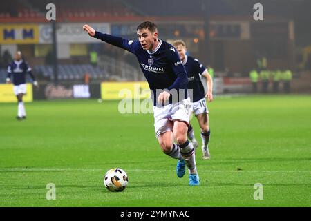 Dens Park, Dundee, Regno Unito. 23 novembre 2024. Scottish Premiership Football, Dundee contro Hibernian; Finlay Robertson di Dundee Credit: Action Plus Sports/Alamy Live News Foto Stock