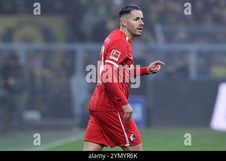 Dortmund, Germania. 23 novembre 2024. Fussball 1. Bundesliga 11. Spieltag Borussia Dortmund - SC Freiburg AM 23.11.2024 im Signal Iduna Park a Dortmund Christian Guenter ( Friburgo ) le normative DFL vietano qualsiasi uso di fotografie come sequenze di immagini e/o quasi-video. Foto: Revierfoto credito: ddp media GmbH/Alamy Live News Foto Stock