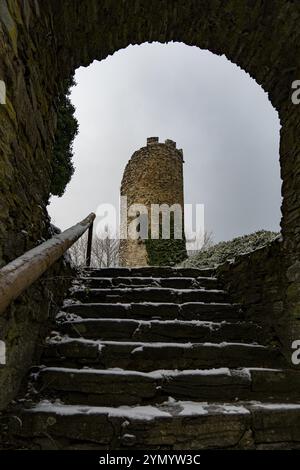 Paesaggio invernale di Rhoen - escursione alle rovine del castello di Ebersburg 17 Foto Stock