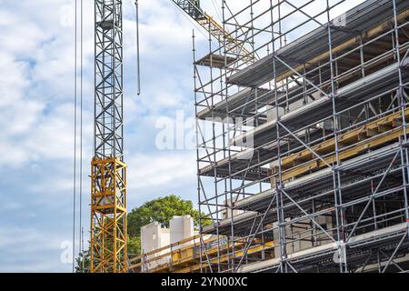 Grande edificio per uffici in costruzione Foto Stock