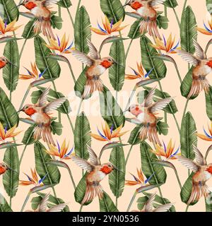 Colibrì, strelitzia e foglie tropicali motivo senza cuciture di palme disegnato a mano. Illustrazione in acquerello per tessuti, tessuti, carta da parati, cartoncino, imballaggi, festa. Foto Stock