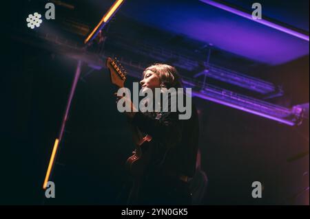 Newcastle, Regno Unito. 23 novembre 2024. Porridge radio Peform al Grove. Crediti fotografici: Thomas Jackson/Alamy Live News Foto Stock