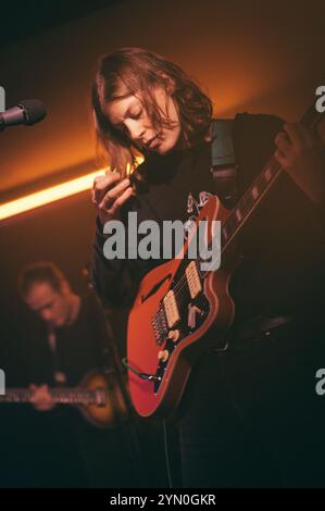 Newcastle, Regno Unito. 23 novembre 2024. Porridge radio Peform al Grove. Crediti fotografici: Thomas Jackson/Alamy Live News Foto Stock