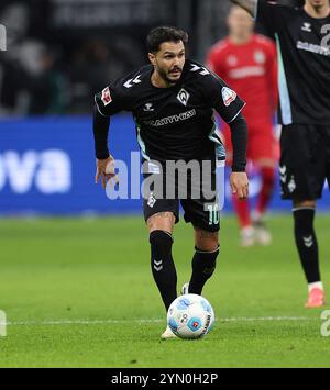 Francoforte sul meno, Germania. 23 novembre 2024. 23.11.2024, Fussball Bundesliga, Eintracht Frankfurt - SV Werder Brema, v.l., Leonardo Bittencourt (SV Werder Brema) LE NORMATIVE DFL/DFB VIETANO QUALSIASI USO DI FOTOGRAFIE COME SEQUENZE DI IMMAGINI E/O QUASI-VIDEO. Credito Xdcx: dpa/Alamy Live News Foto Stock