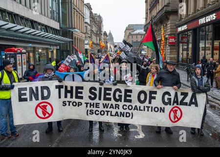 Glasgow, Scozia, Regno Unito. 23 novembre 2024. Stop alla dimostrazione nazionale della War Coalition a Glasgow, co-organizzata con lo Scottish Trades Union Congress (STUC) e lo Scottish CND e sostenuta da PCS Scotland RMT Scotland Educational Institute of Scotland UCU - University and College Union Fire Brigades Union Scotland per chiedere «la fine di tutte le vendite di armi a Israele». Credito R.. Gass/Alamy Live News Foto Stock