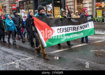 Glasgow, Scozia, Regno Unito. 23 novembre 2024. Stop alla dimostrazione nazionale della War Coalition a Glasgow, co-organizzata con lo Scottish Trades Union Congress (STUC) e lo Scottish CND e sostenuta da PCS Scotland RMT Scotland Educational Institute of Scotland UCU - University and College Union Fire Brigades Union Scotland per chiedere «la fine di tutte le vendite di armi a Israele». Credito R.. Gass/Alamy Live News Foto Stock