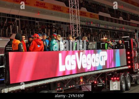 Las Vegas, Stati Uniti. 23 novembre 2024. Sfilata dei conducenti. 23.11.2024. Formula 1 World Championship, Rd 22, Las Vegas Grand Prix, Las Vegas, Nevada, USA, Race Day. Il credito fotografico dovrebbe essere: XPB/Alamy Live News. Foto Stock