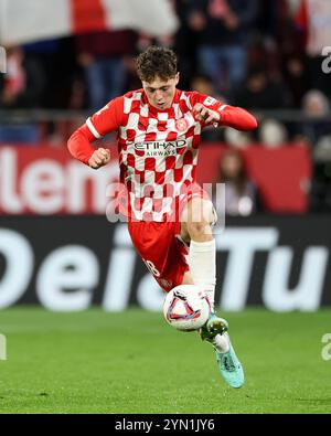 Girona, Spagna. 23 novembre 2024. Ladislav Krejci del Girona FC durante la Liga EA Sports match tra il Girona FC e l'RCD Espanyol giocata allo Stadio Montilivi il 24 novembre 2024 a Girona, Spagna. (Foto di Judit Cartiel/ PRESSINPHOTO) credito: PRESSINPHOTO SPORTS AGENCY/Alamy Live News Foto Stock