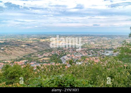 Città di San Marino, San Marino - 5 settembre 2024: Vista panoramica dalla città di San Marino. Foto Stock