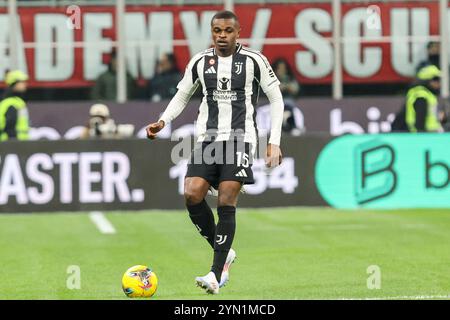 Milano, Italia. 23 novembre 2024. Pierre Kalulu della Juventus FC in azione durante la partita di calcio di serie A Enilive 2024/2025 tra Milan e Juventus allo stadio Giuseppe Meazza di Milano, Italia settentrionale - domenica 23 novembre 2024. Sport - calcio. (Foto di Antonio Saia) credito: Kines Milano/Alamy Live News Foto Stock