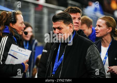 Tim Maelzer GER, Hamburger SV vs. FC Schalke 04, Fussball, 2. Bundesliga, Spieltag 13, Saison 2024/2025, 23.11.2024 REGOLAMENTI DFL VIETANO QUALSIASI USO DI FOTOGRAFIE COME SEQUENZE DI IMMAGINI E/O QUASI-VIDEO foto: Eibner-Pressefoto/Marcel von Fehrn Foto Stock