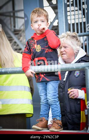 Mechelen, Belgio. 24 novembre 2024. I tifosi di Mechelen nella foto durante una partita di calcio tra KV Mechelen e Beerschot va, domenica 24 novembre 2024 a Mechelen, il giorno 15 della stagione 2024-2025 della "Jupiler Pro League" prima divisione del campionato belga. BELGA FOTO JILL DELSAUX credito: Belga News Agency/Alamy Live News Foto Stock