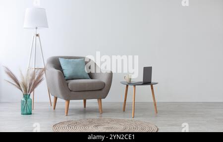 Accogliente design boho per lavorare a distanza e per il tempo libero a casa Foto Stock