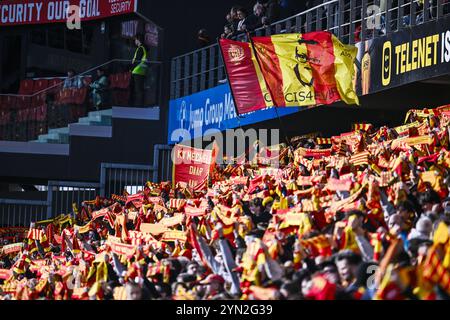 Mechelen, Belgio. 24 novembre 2024. I tifosi di Mechelen nella foto prima di una partita di calcio tra KV Mechelen e Beerschot va, domenica 24 novembre 2024 a Mechelen, il giorno 15 della stagione 2024-2025 della prima divisione del campionato belga 'Jupiler Pro League'. BELGA PHOTO TOM GOYVAERTS credito: Belga News Agency/Alamy Live News Foto Stock