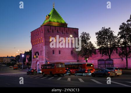 NIZHNY NOVGOROD, RUSSIA - 4 SETTEMBRE 2024: Torre Dmitrievskaja del Cremlino di Nizhny Novgorod a fine settembre Foto Stock