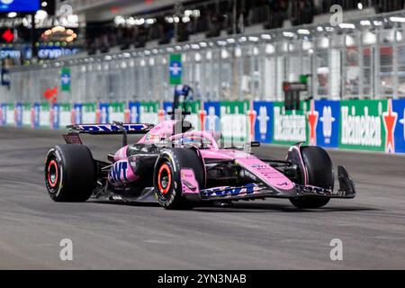 23 novembre 2024; Las Vegas, Nevada, Stati Uniti. F1 Las Vegas Grand Prix; Race Day; Esteban Ocon (31) di Francia e team BTW Alpine F1 Team guida Foto Stock