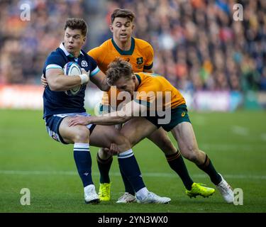 Edimburgo, Regno Unito. 24 novembre 2024; Murrayfield Stadium, Edimburgo, Scozia: Autumn Rugby International, Scotland versus Australia; Huw Jones of Scotland is tackled Credit: Action Plus Sports Images/Alamy Live News Foto Stock