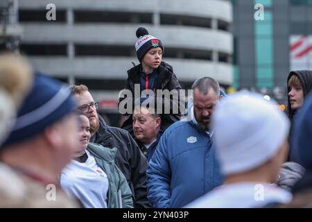 I tifosi arrivano durante la partita delle Autumn Nations Series Inghilterra vs Giappone all'Allianz Stadium, Twickenham, Regno Unito, 24 novembre 2024 (foto di Mark Cosgrove/News Images) Foto Stock