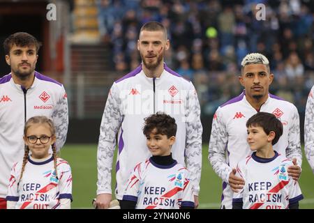 Como, Italia. 24 novembre 2024. L'UNROSSOALLAVIOLENZA di Como durante la partita di calcio di serie A Enilive 2024/2025 tra Como e Fiorentina allo stadio Giuseppe Sinigaglia di Como - domenica 24 novembre 2024. Sport - calcio. (Foto di Antonio Saia/LaPresse) credito: LaPresse/Alamy Live News Foto Stock