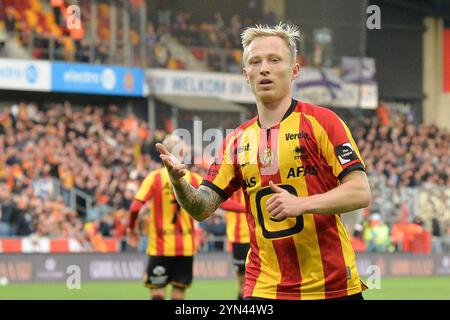 Mechelen, Belgio. 24 novembre 2024. Patrick Pflucke di Mechelen festeggia dopo aver segnato durante una partita di calcio tra KV Mechelen e Beerschot va, domenica 24 novembre 2024 a Mechelen, il giorno 15 della stagione 2024-2025 della prima divisione del campionato belga "Jupiler Pro League". BELGA FOTO JILL DELSAUX credito: Belga News Agency/Alamy Live News Foto Stock